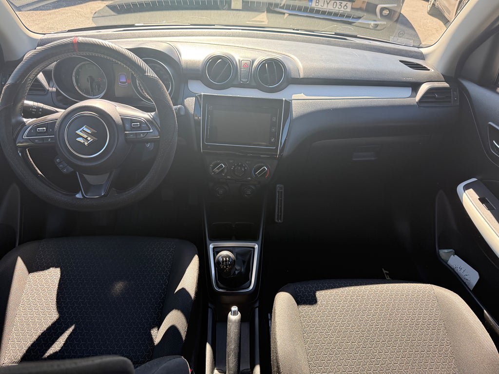 Vehicle Image 9
