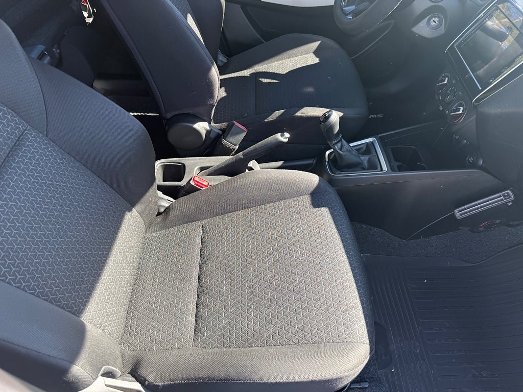 Vehicle Image 17