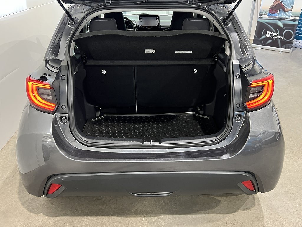 Vehicle Image 10