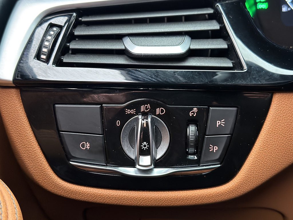Vehicle Image 28