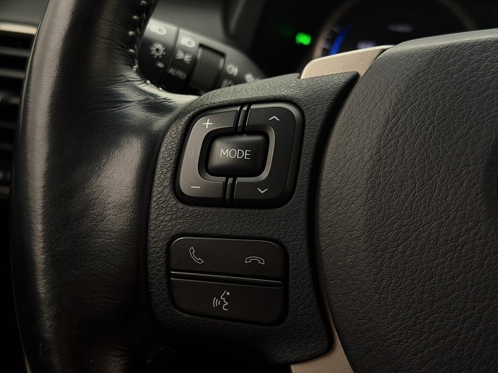 Vehicle Image 26