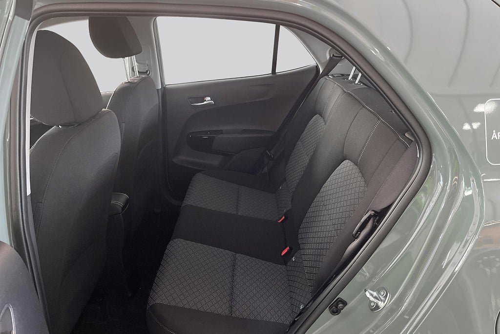 Vehicle Image 11