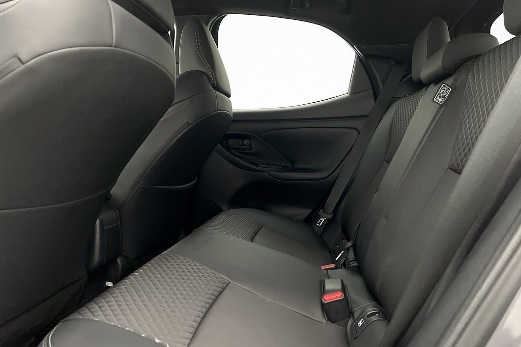 Vehicle Image 25