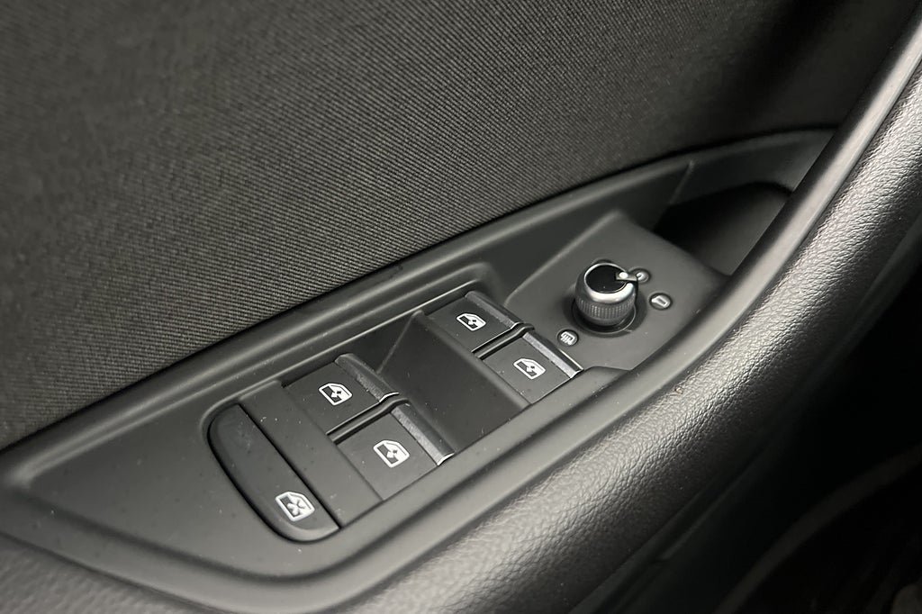 Vehicle Image 33