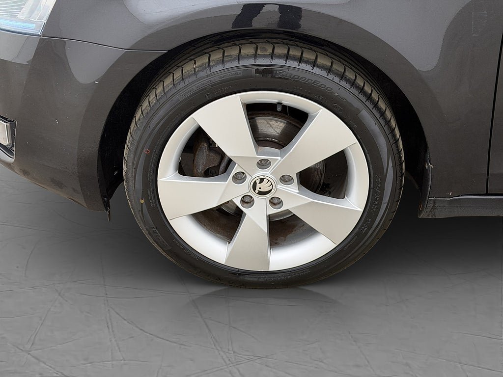Vehicle Image 25