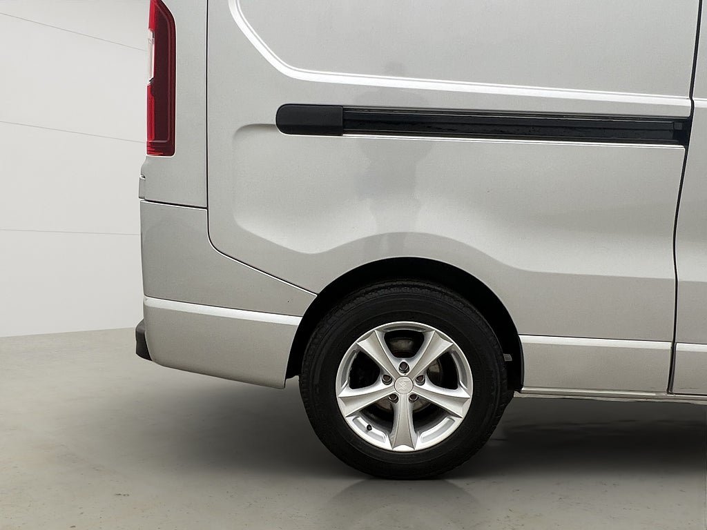 Vehicle Image 32