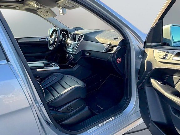 Vehicle Image 16