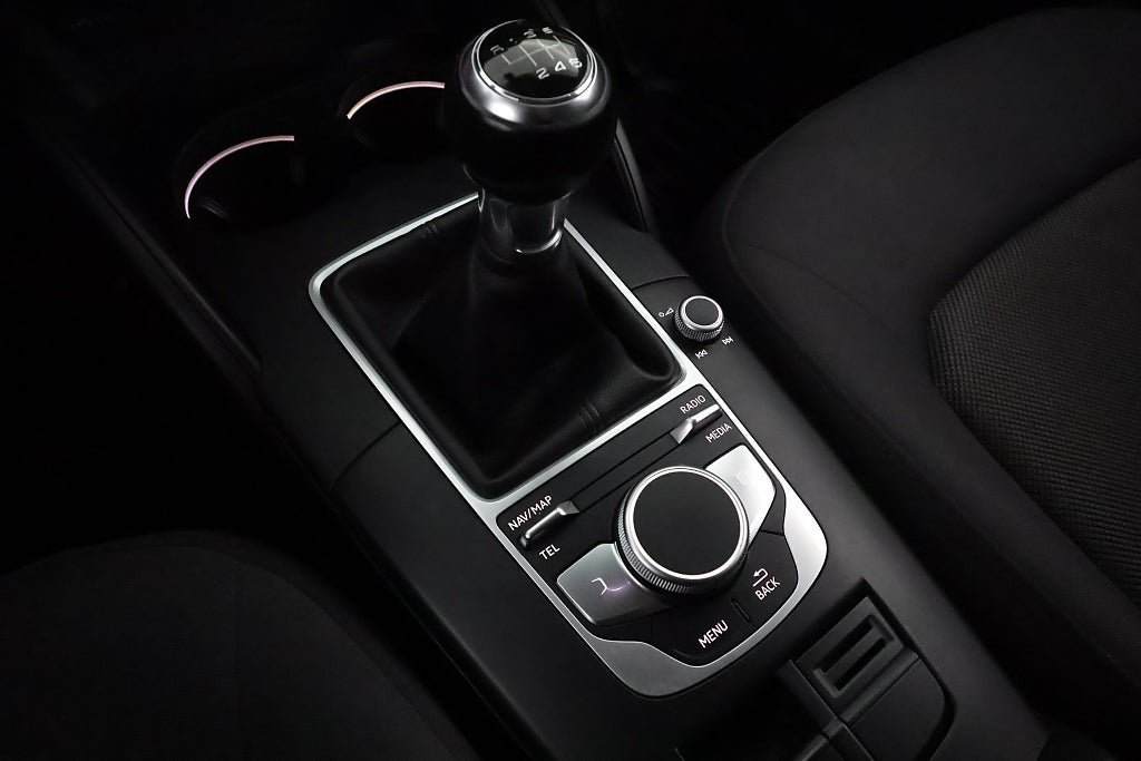 Vehicle Image 21