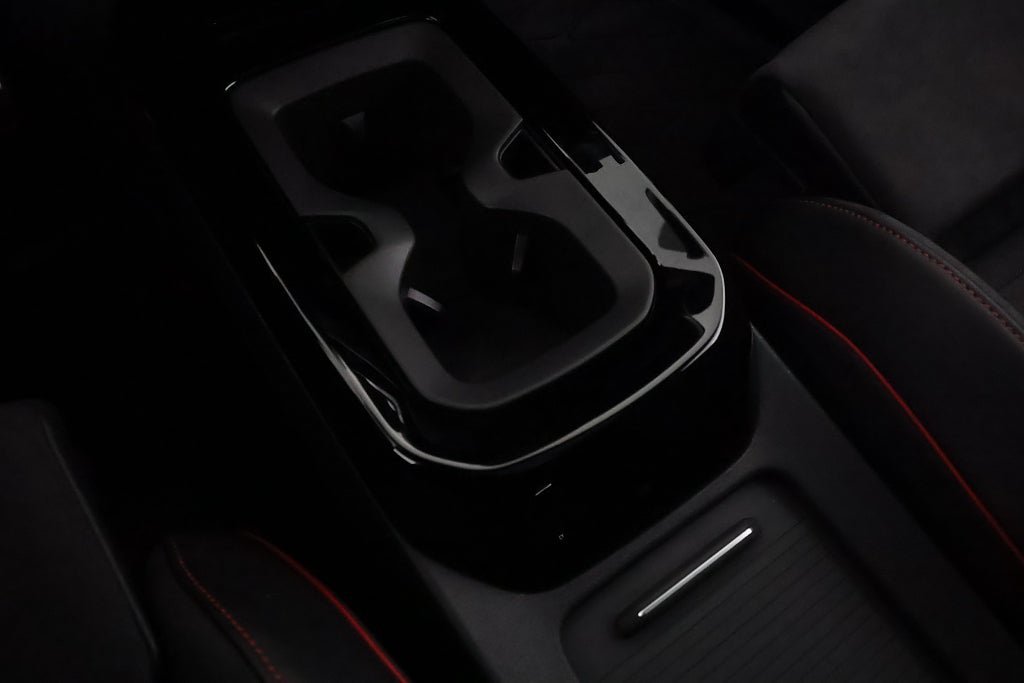 Vehicle Image 25