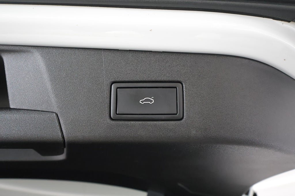 Vehicle Image 28