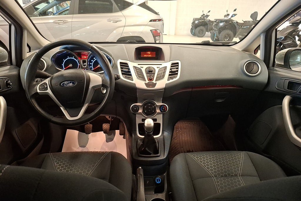 Vehicle Image 7