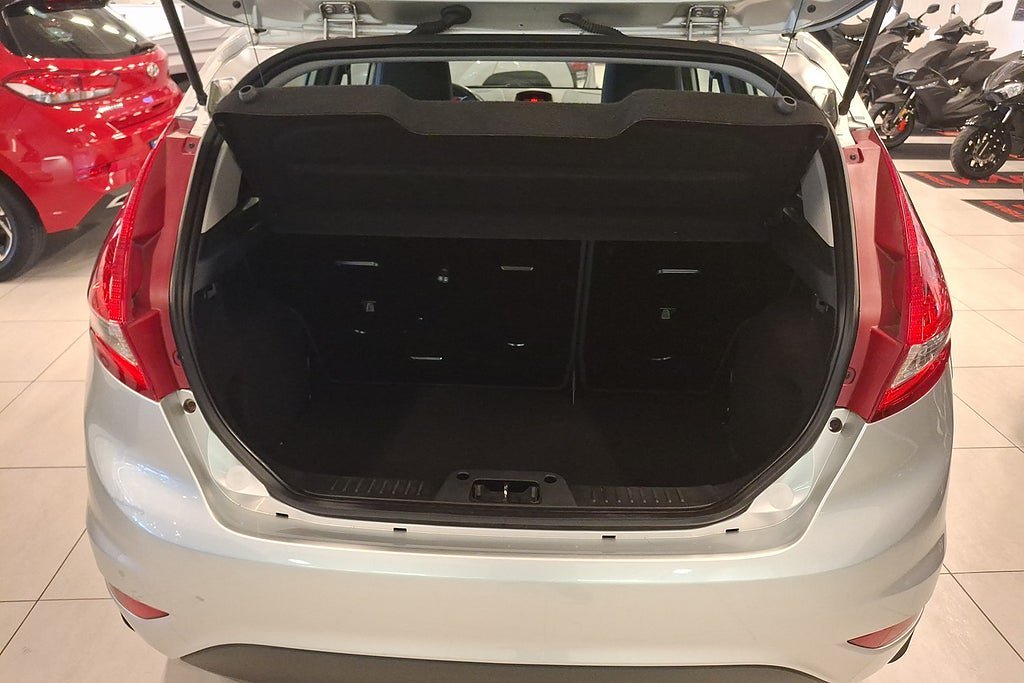 Vehicle Image 9