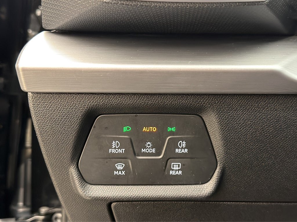 Vehicle Image 36
