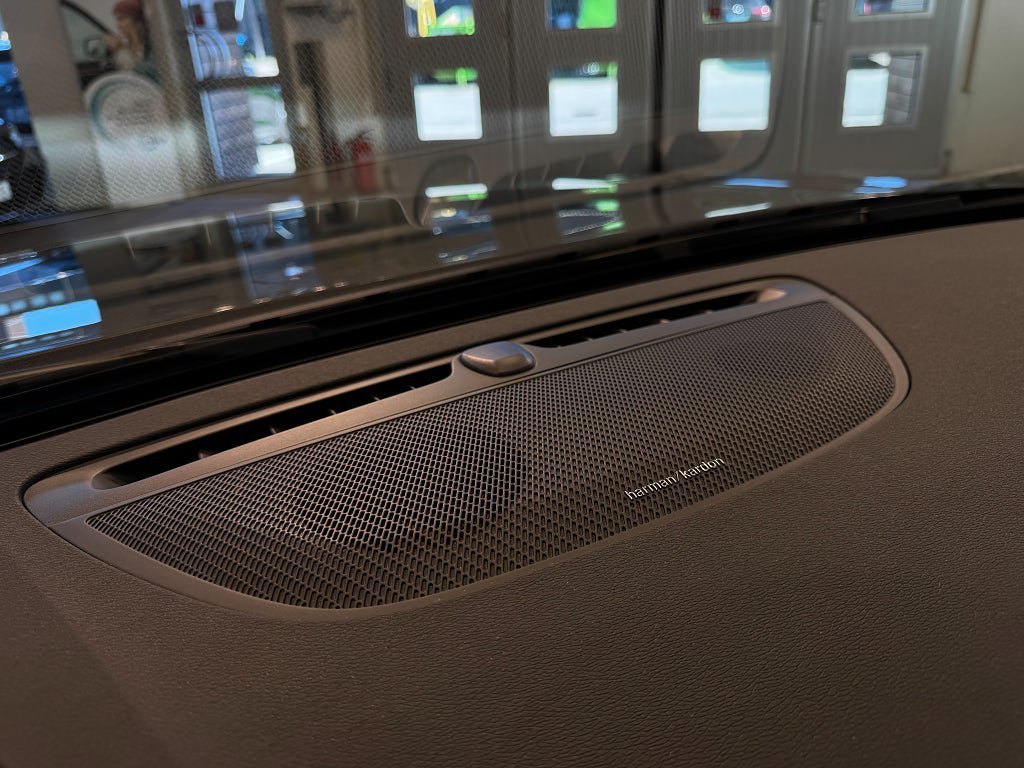 Vehicle Image 17