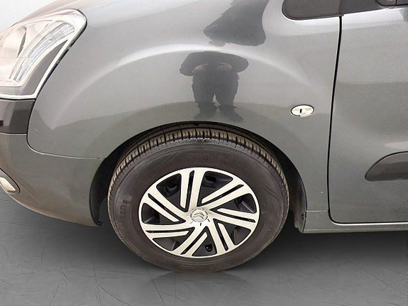 Vehicle Image 23