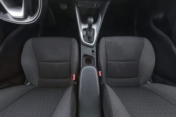 Vehicle Image 16