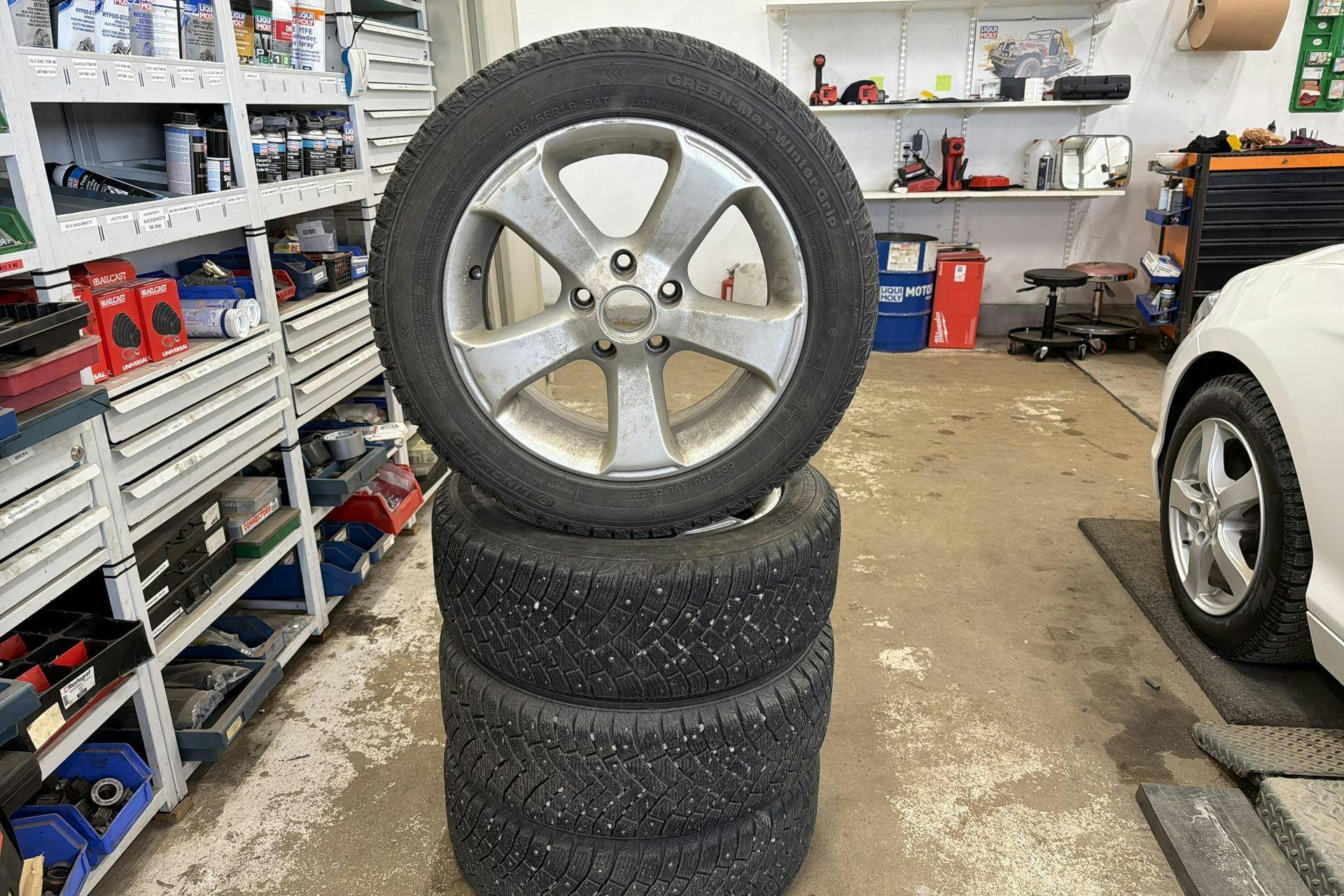 Vehicle Image 13
