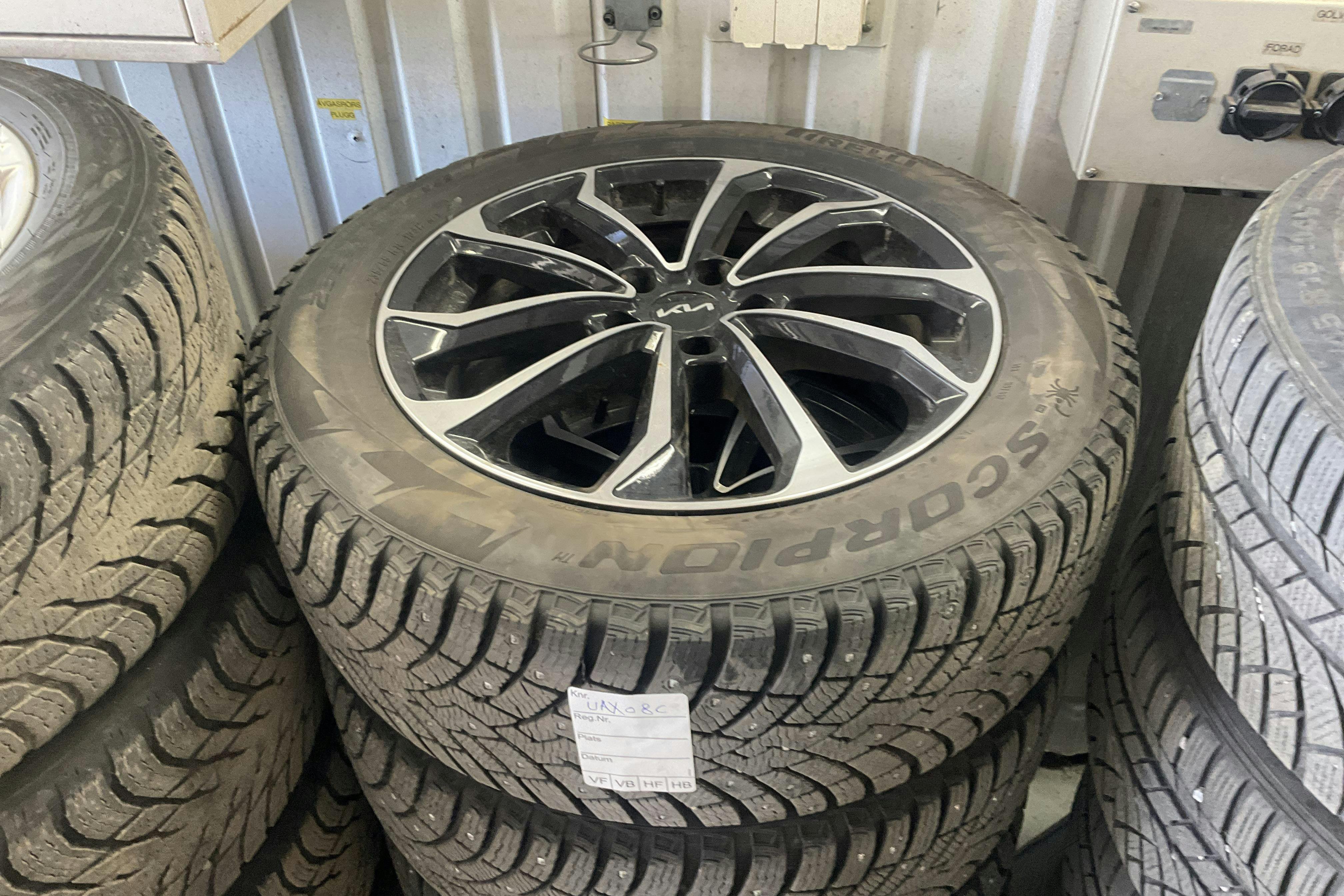 Vehicle Image 16