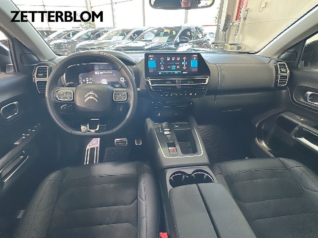 Vehicle Image 10