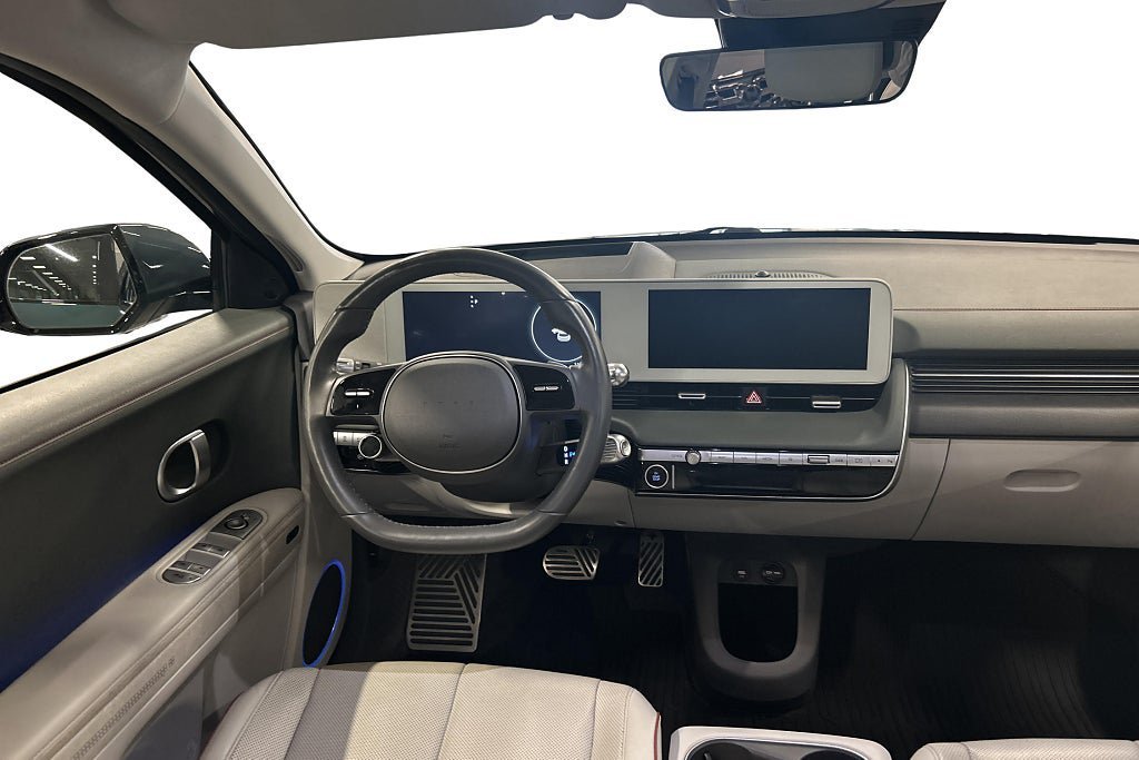 Vehicle Image 6