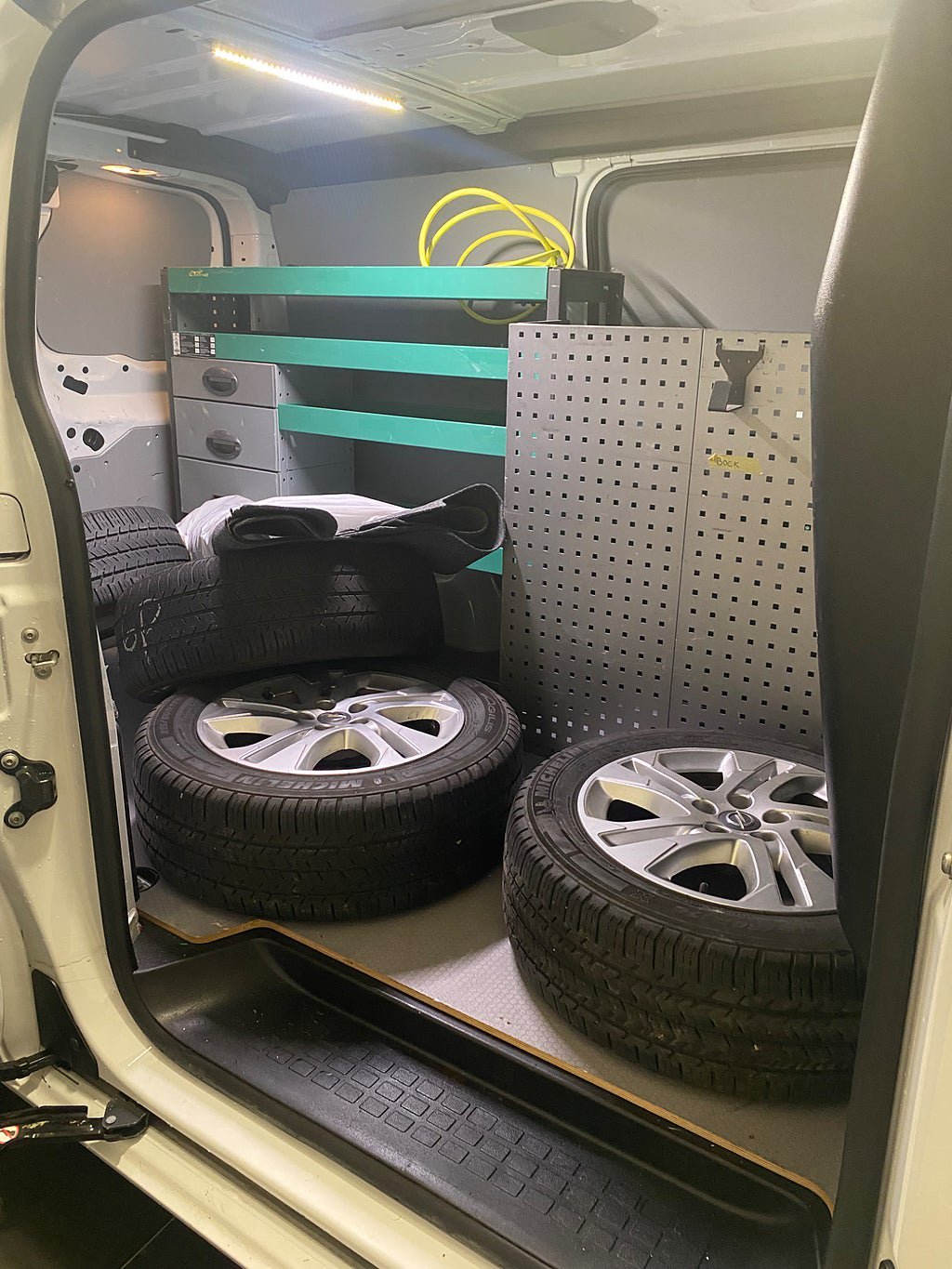 Vehicle Image 6
