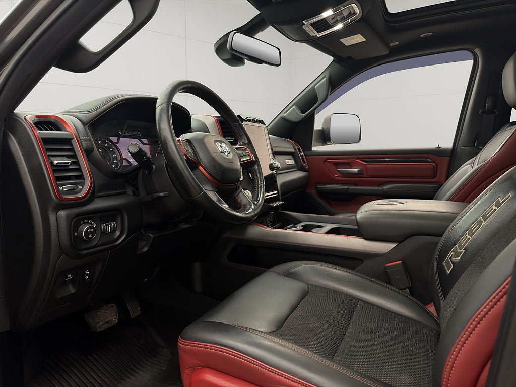 Vehicle Image 13