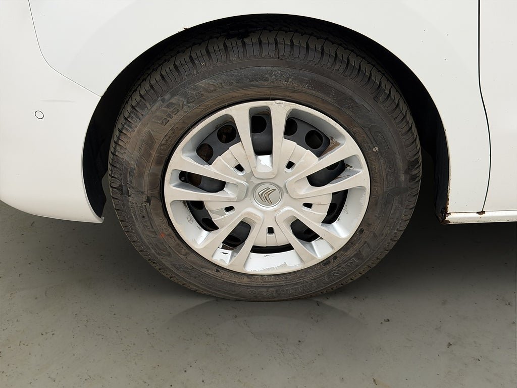 Vehicle Image 28