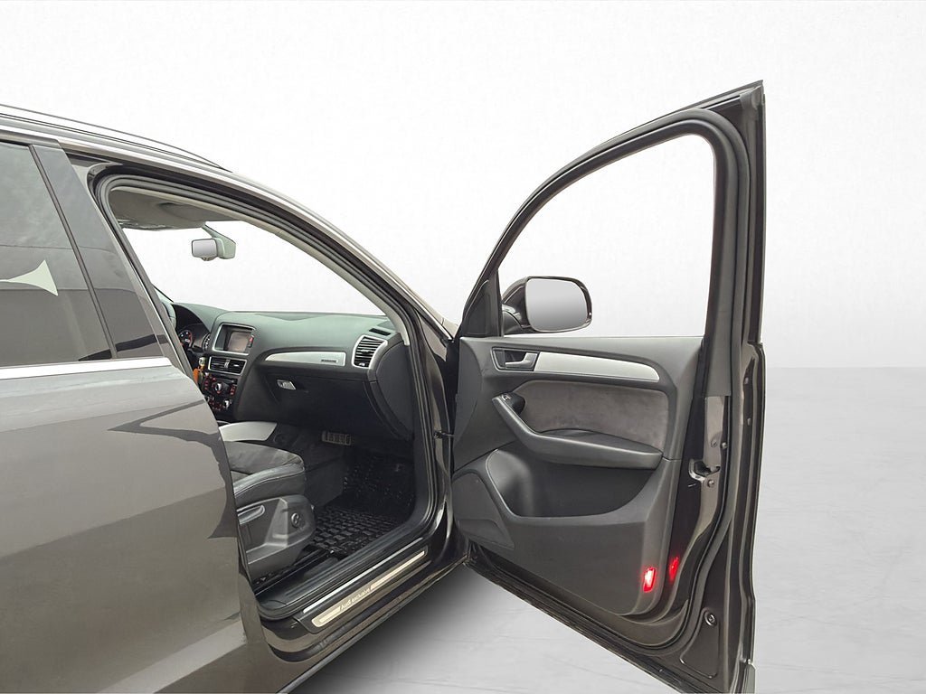 Vehicle Image 22
