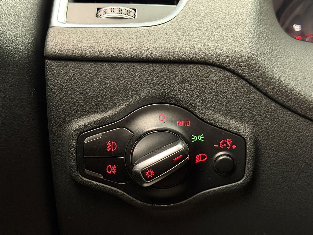Vehicle Image 27