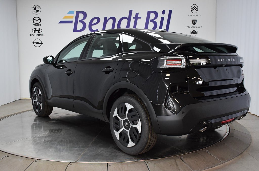 Vehicle Image 14