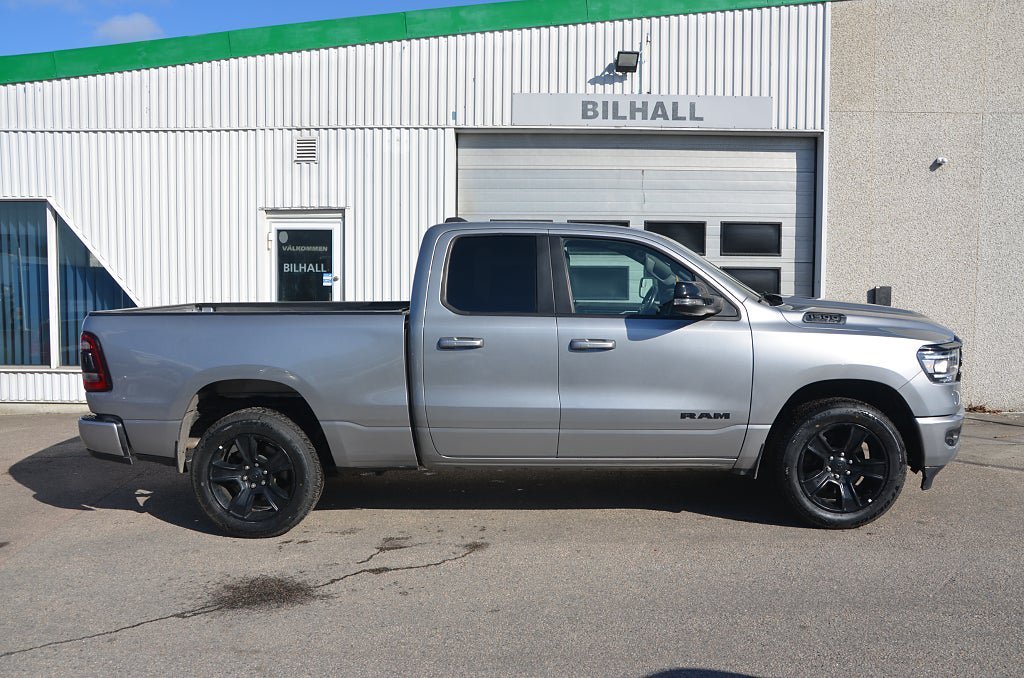 Vehicle Image 6