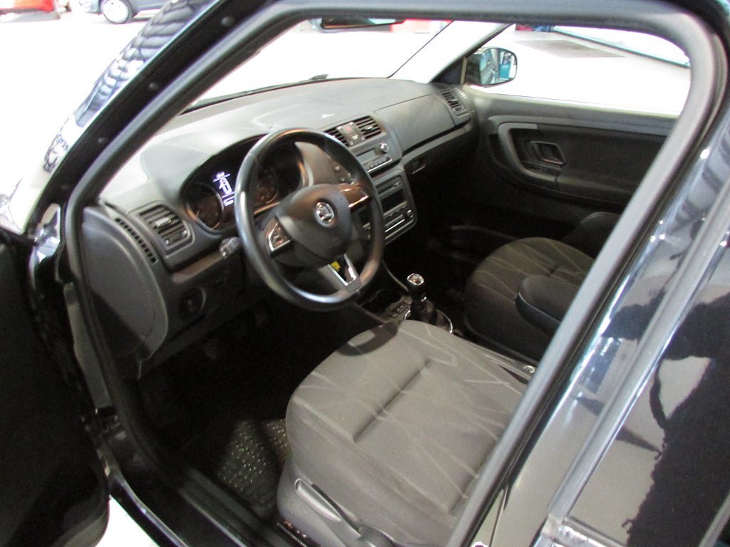 Vehicle Image 9