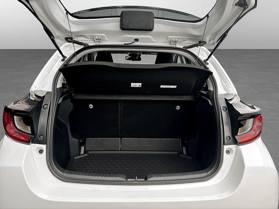 Vehicle Image 16