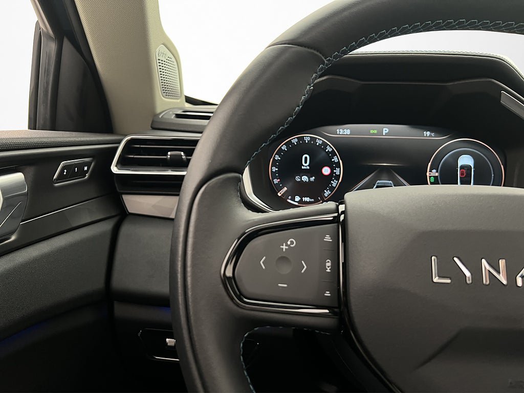Vehicle Image 25