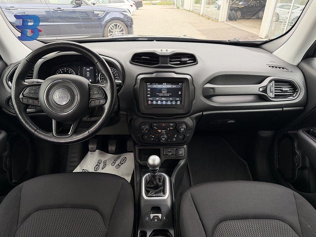 Vehicle Image 12
