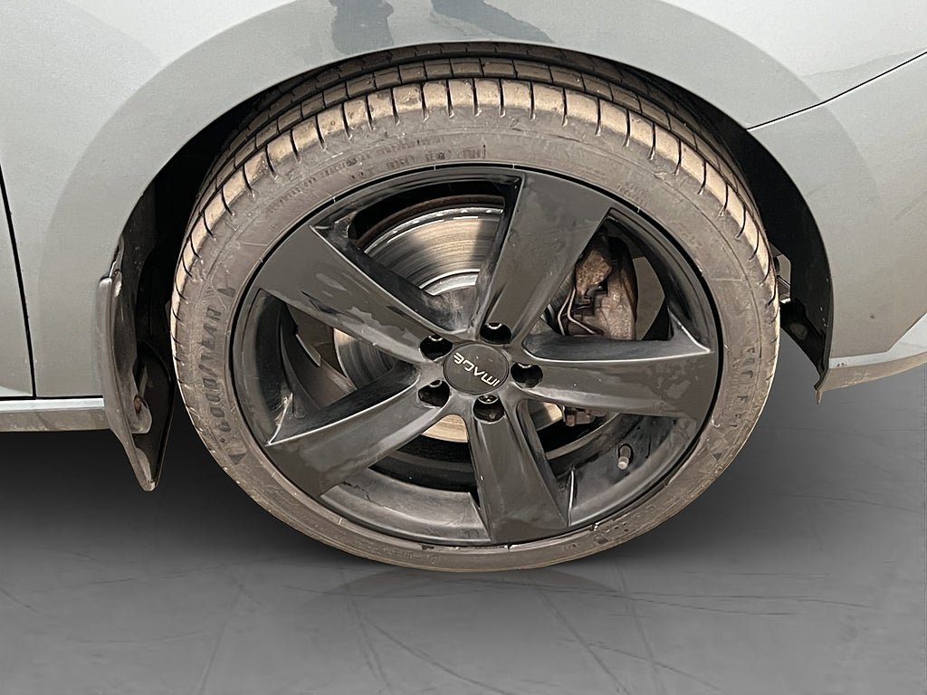 Vehicle Image 25