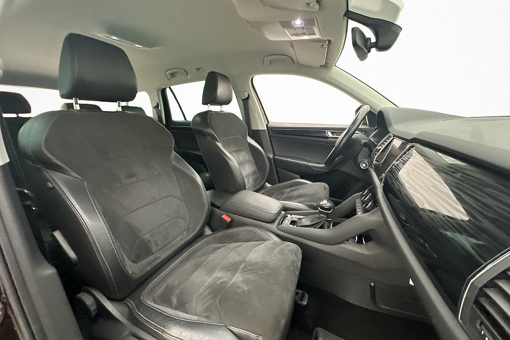 Vehicle Image 25