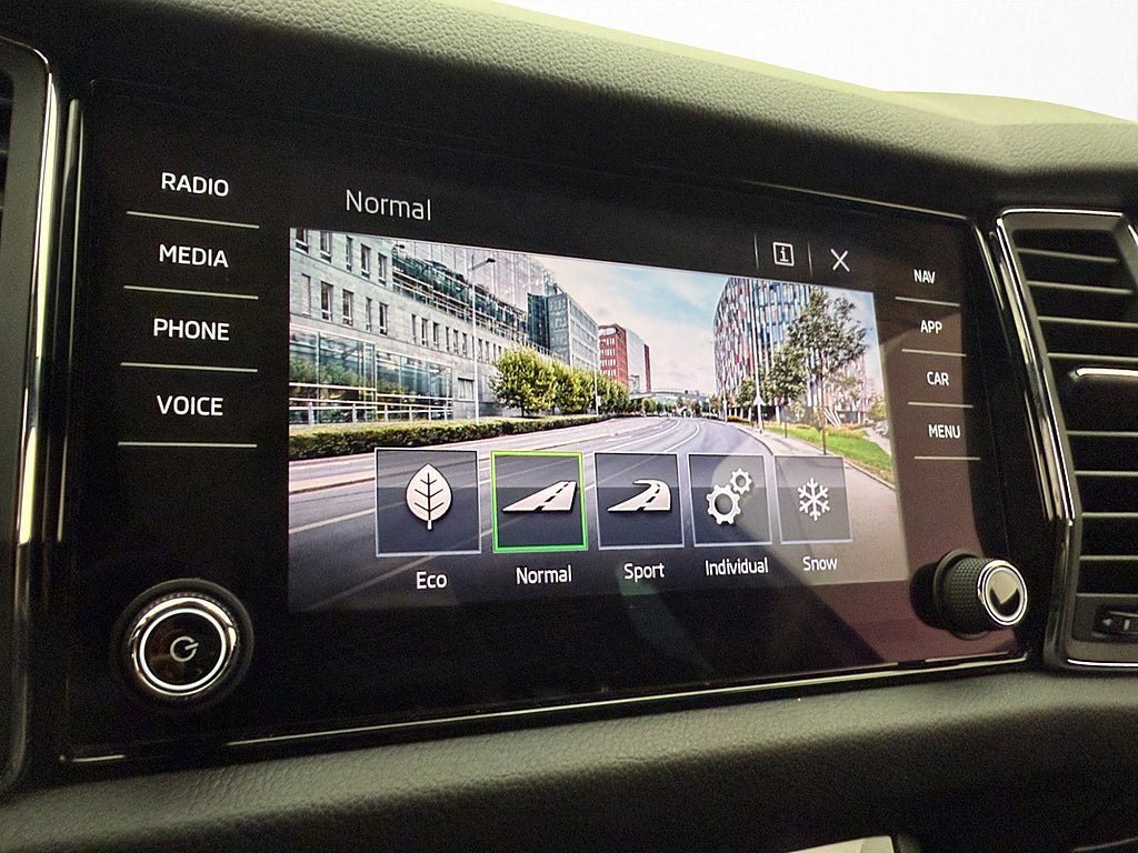 Vehicle Image 25