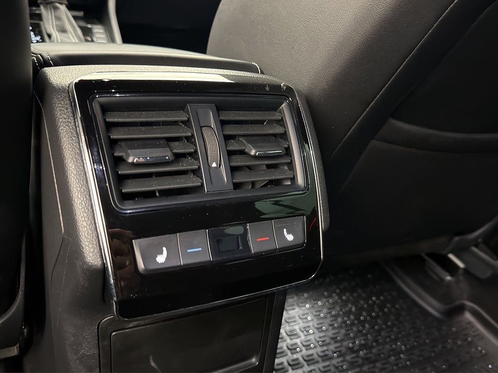 Vehicle Image 33