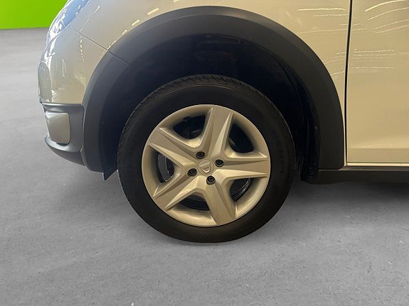 Vehicle Image 8