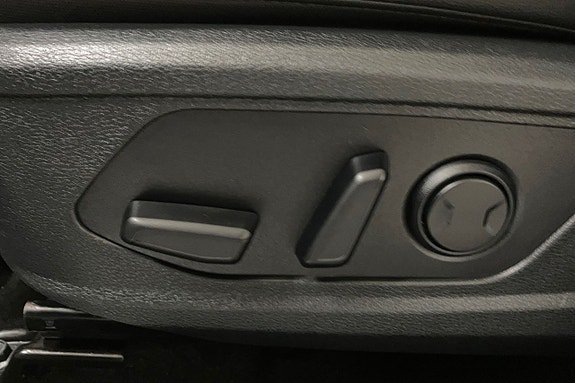 Vehicle Image 29