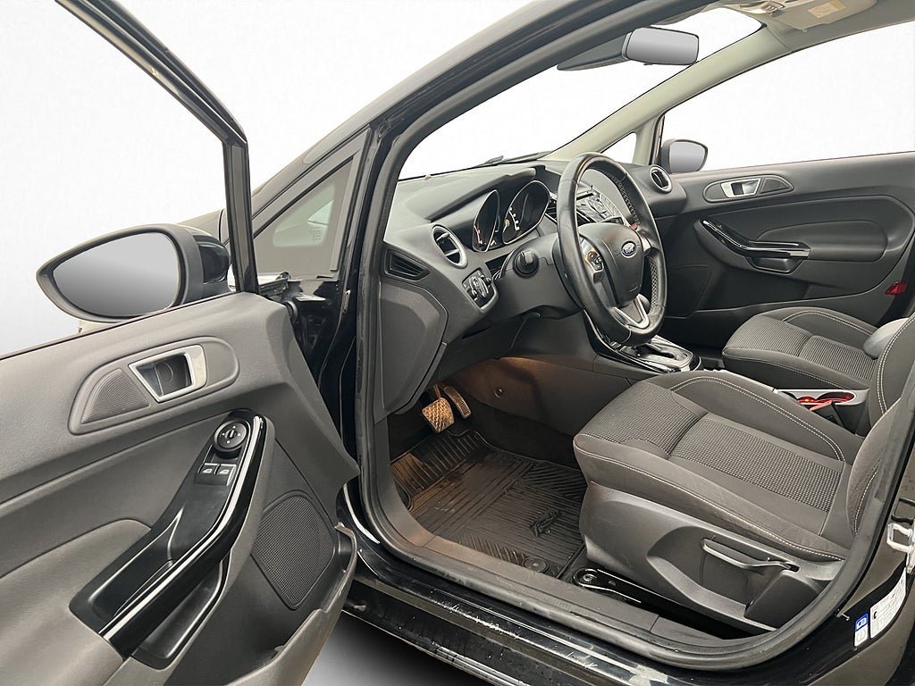 Vehicle Image 9