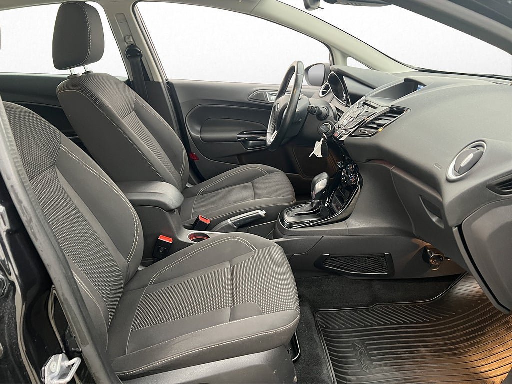 Vehicle Image 16