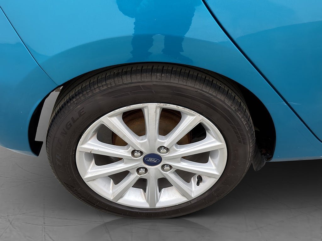 Vehicle Image 25