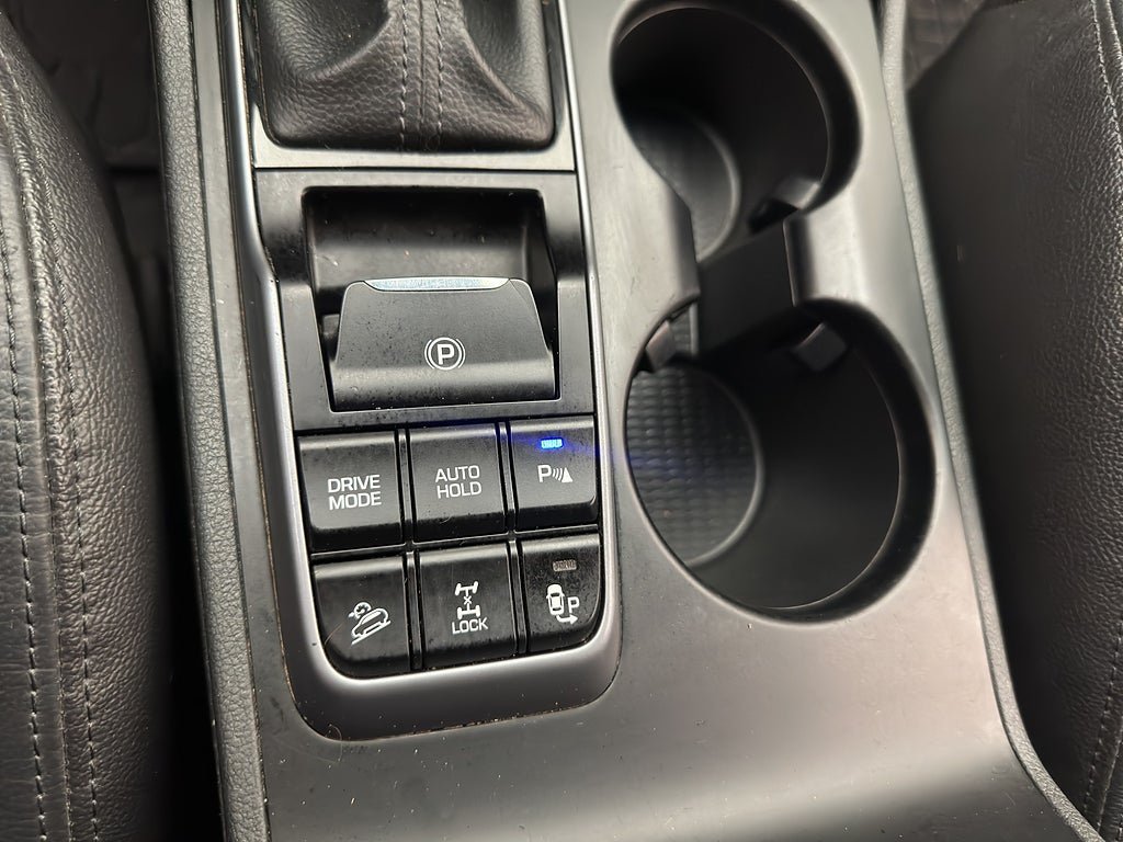 Vehicle Image 25
