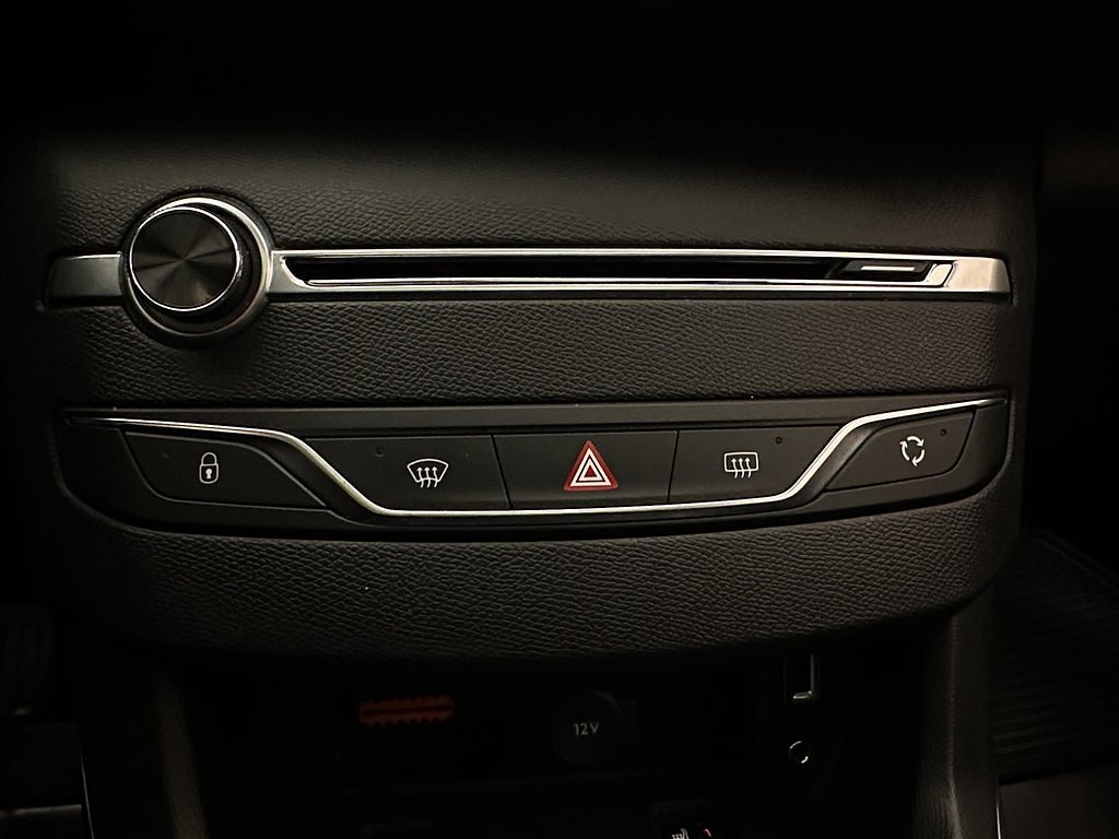 Vehicle Image 28