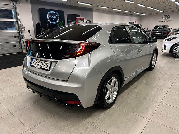 Vehicle Image 9