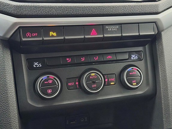 Vehicle Image 24