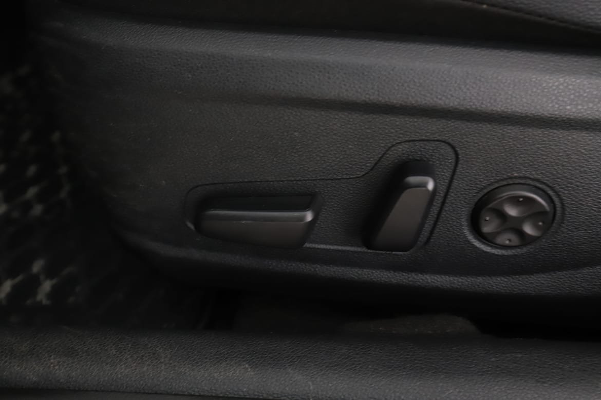 Vehicle Image 38