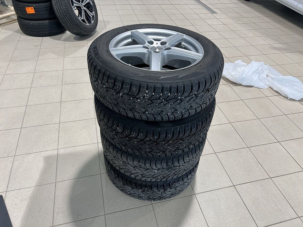 Vehicle Image 24